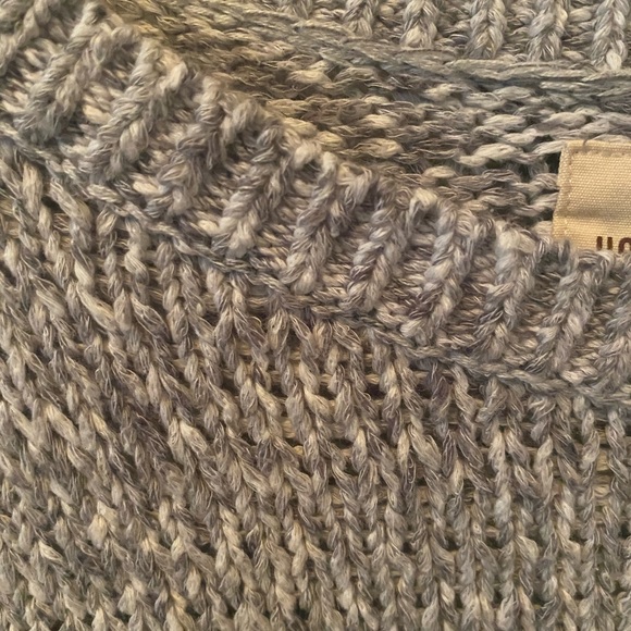 Hollister Crop Sweater - Picture 5 of 5